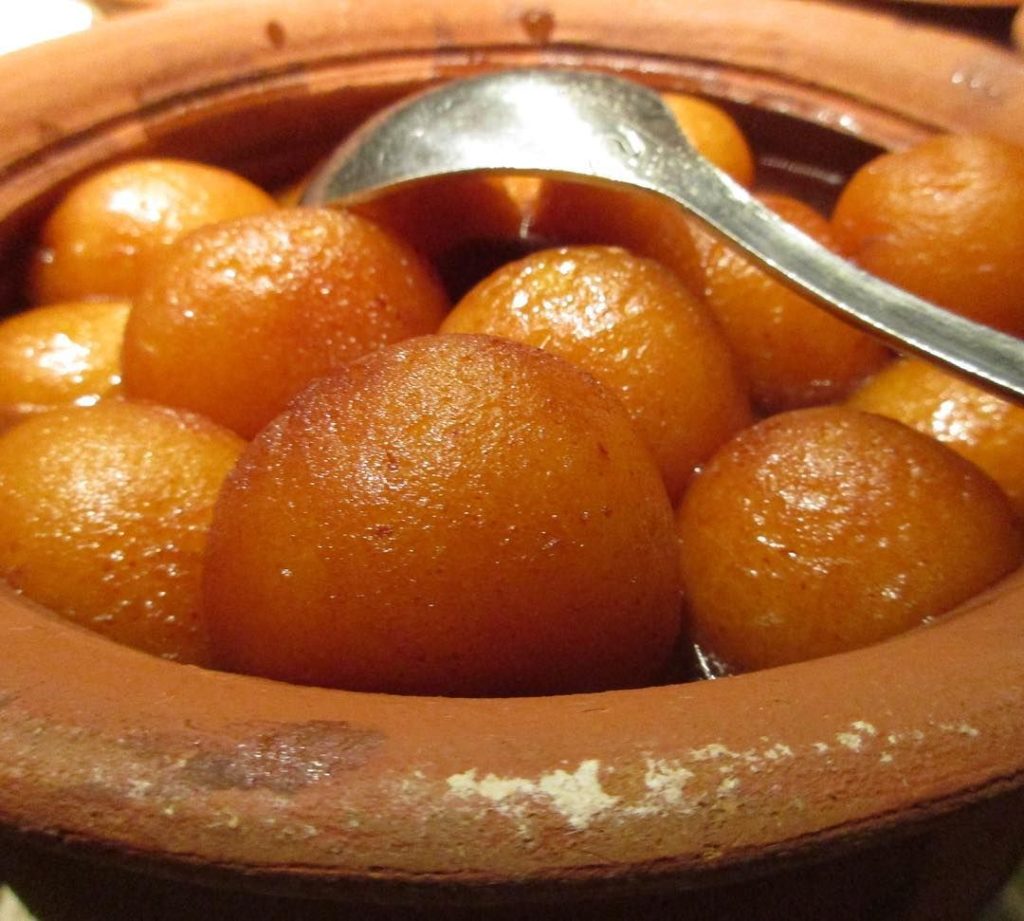 Adventures of Kiwi in India - gulab jamun in the middle of the night